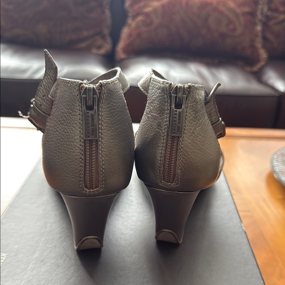 Kenneth Cole Reaction Women's Strappy Wedge Sandals - Warm Cedar MT-Pewter - Picture 4 of 6